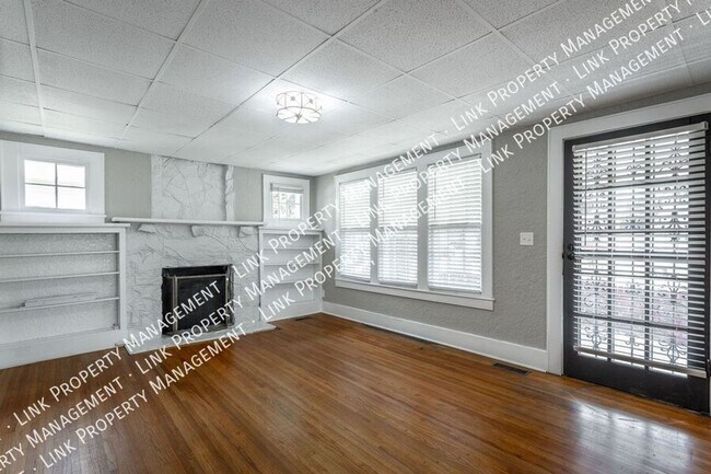 Foto del edificio - Coming in June!  Remodeled 4 Bedrooms 2 Fu...