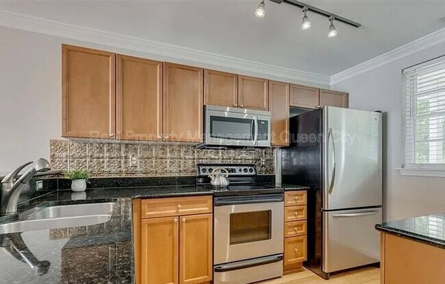 Foto del edificio - 1224 Green Oaks Ln
