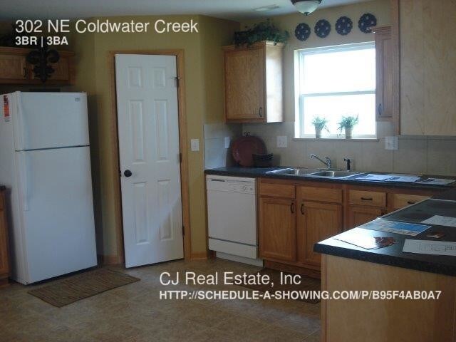 Foto del edificio - 302 NE Coldwater Creek Dr