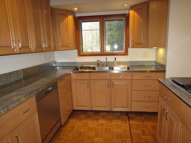 Building Photo - Duplex in Lake Forest Park