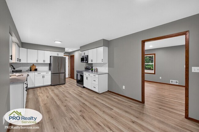Foto del edificio - 2929 Hamlet Ave N