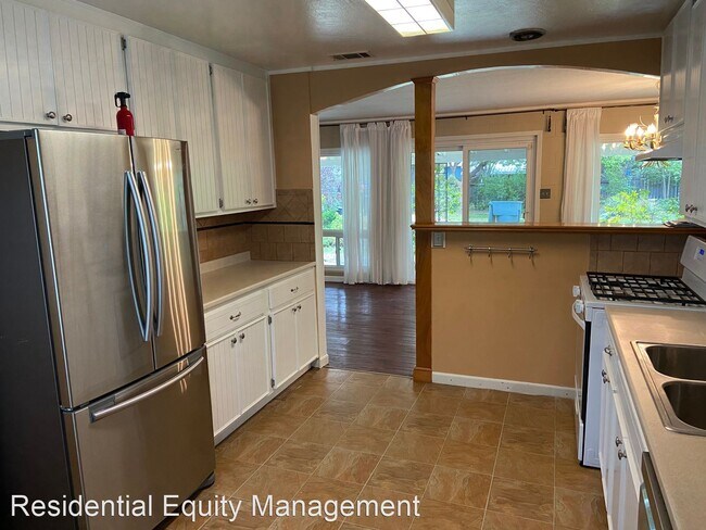 Building Photo - 3 br, 1 bath House - 1006 Melrose Avenue