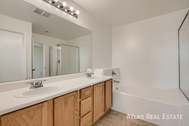 Foto del edificio - 2692 Niddrie Ave