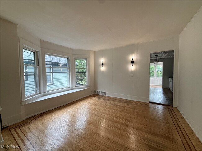 Foto del edificio - 1429 W 107th St
