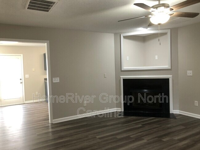 Building Photo - 4011 Summitview Dr