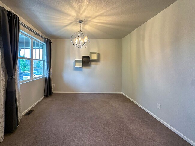 Foto del edificio - 17286 Bluetrail Ave