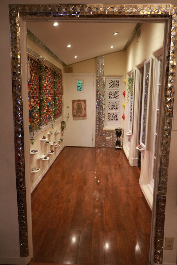 Art-filled hallway - 1033 S Shenandoah St