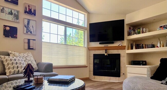 Foto del edificio - Large upscale home with large garage
