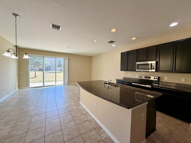 Foto del edificio - 3 BEDROOM 2.5 BATHROOM 1 CAR GARAGE IN PINE RIDGE AT OAK CREEK !!!