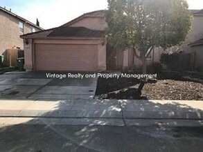 Building Photo - 2730 Tecumseh Ln