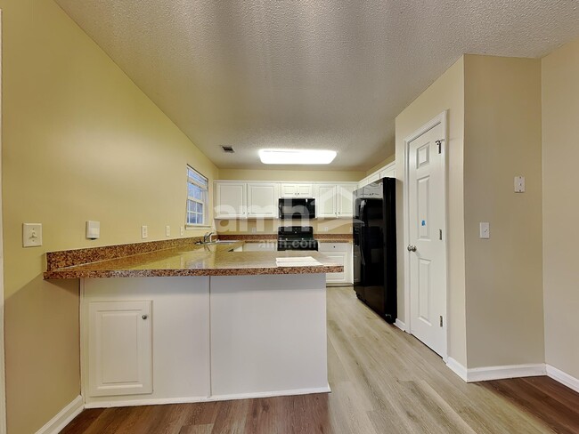 Foto del edificio - 26 Coronado Ct