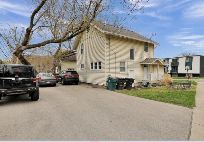 Building Photo - 645 Evergreen Ave