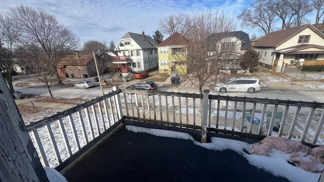 Building Photo - 2421-2423 W Finn Pl