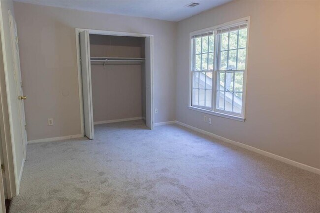 Foto del edificio - 721 Redland Dr