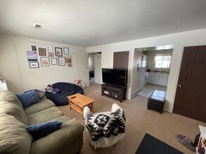 Building Photo - 627 600 W