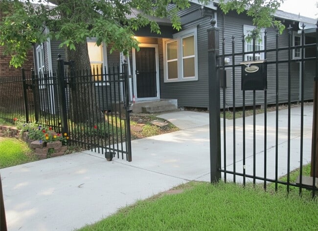 Building Photo - 3217 Winbern St