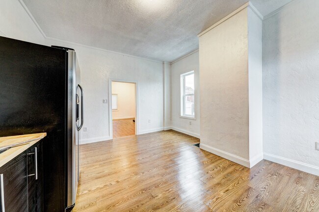 Building Photo - Available May - Beautiful 2 Bedroom Home w...