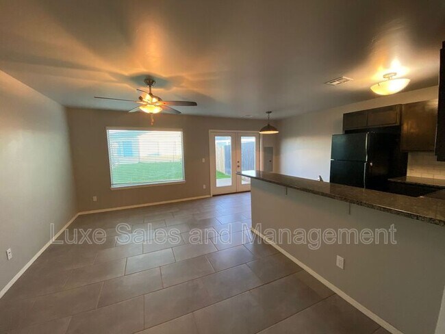 Foto del edificio - 6933 Mayberry Ln