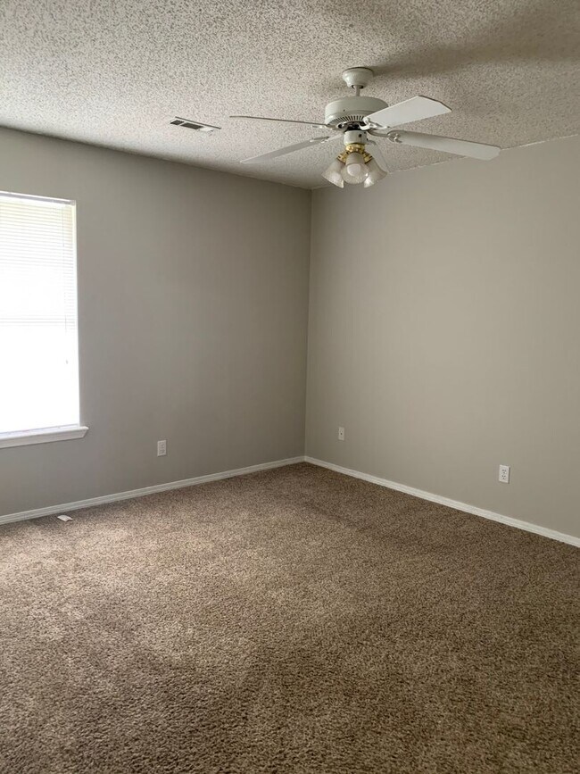 Foto del edificio - 1296 N Fieldstone Ave