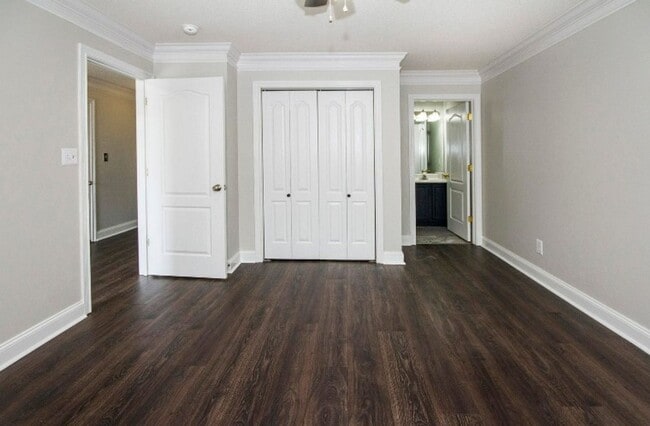 Building Photo - Knoxville 37912 - 2 bedroom, 2 bath home -...