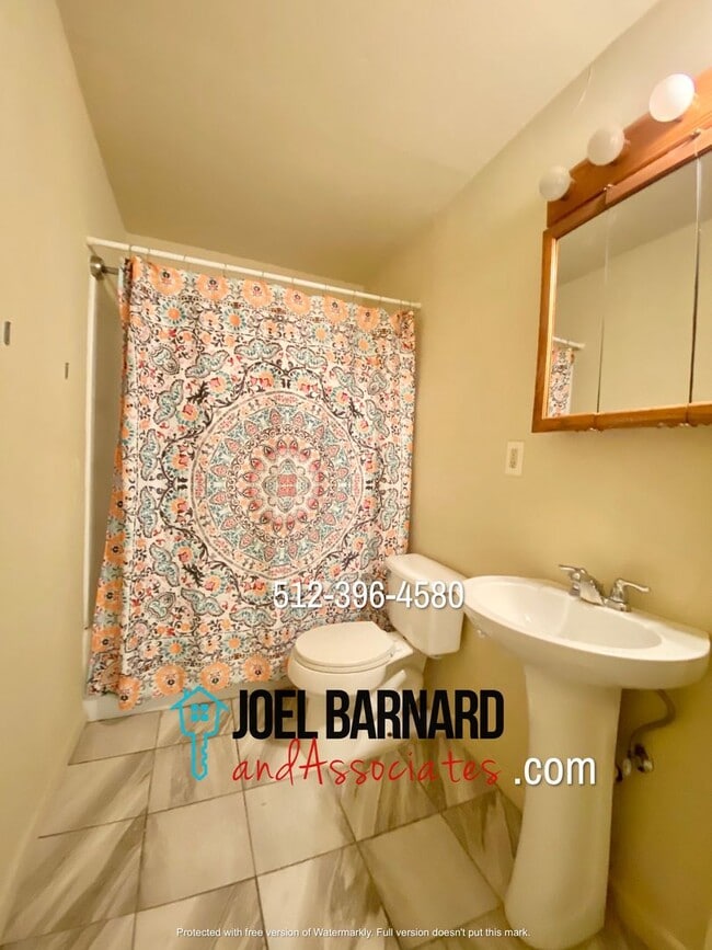 Building Photo - Available June 29: 4 Bedroom Unit in Estab...