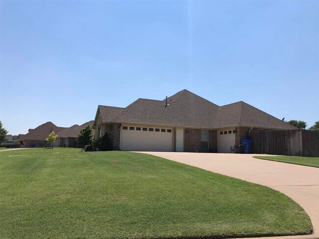 Foto del edificio - 1001 Hummingbird Dr.