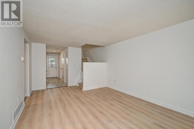 Building Photo - 16 Hartley Ct