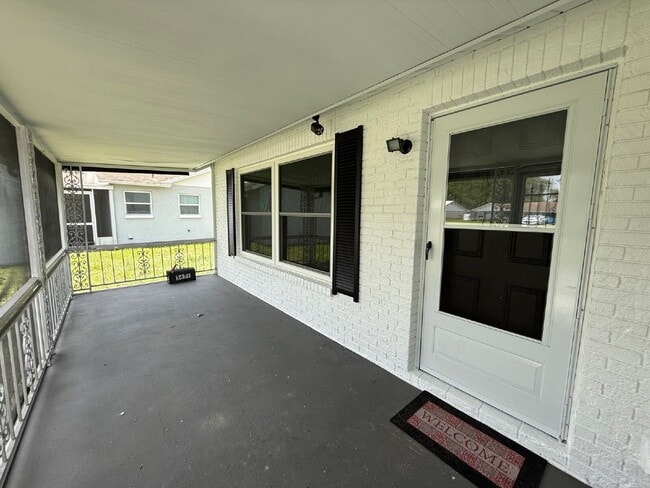 Foto del edificio - "Charming 3-Bed Oasis with 2 Full Baths in New Port Richey – Your Perfect Retreat Awaits!"