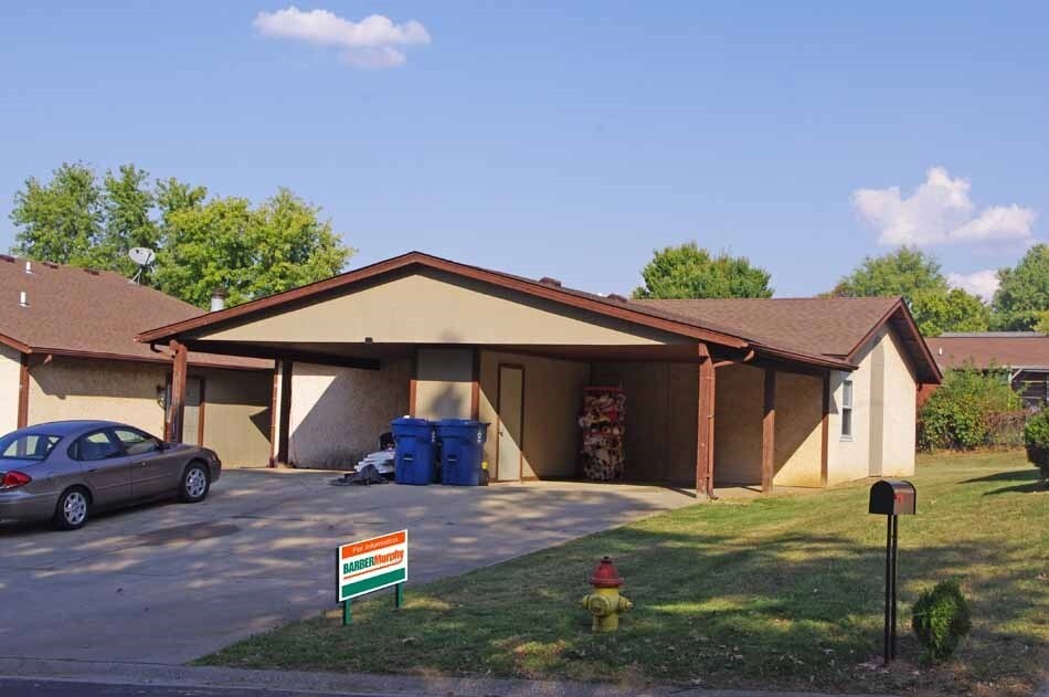 Foto del edificio - 17-21 Twin Oaks Dr