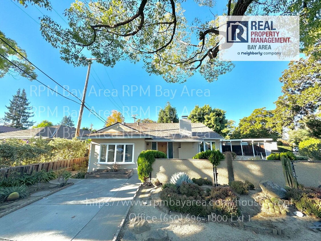 Primary Photo - Price Drop: Bright 4 Bedroom 2 Bathroom Si...