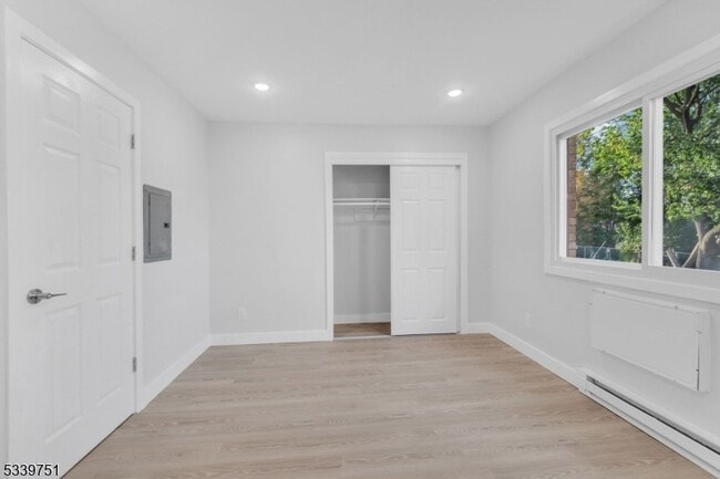 Foto del edificio - 557 S Broad St