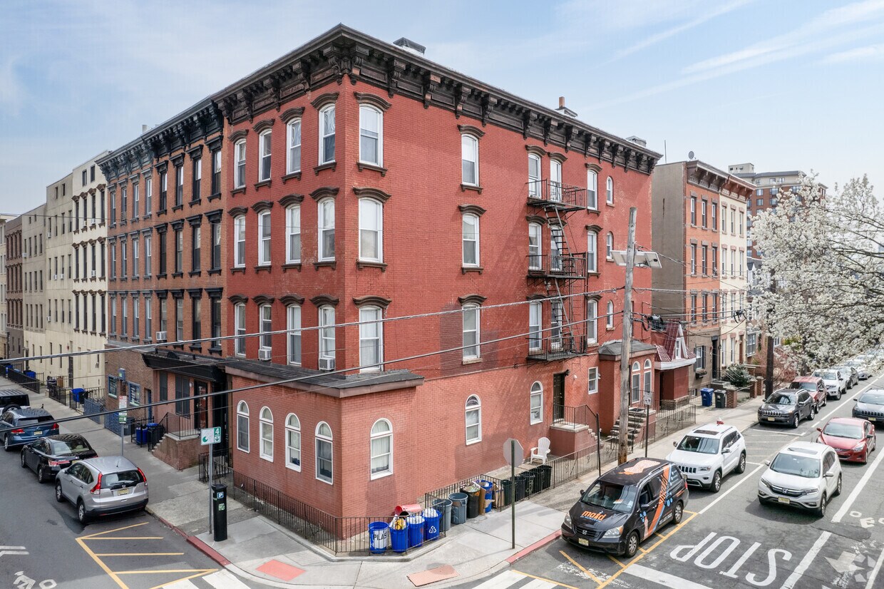 Primary Photo - 415 1ST St