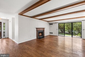 Building Photo - 403 Mountainview Dr