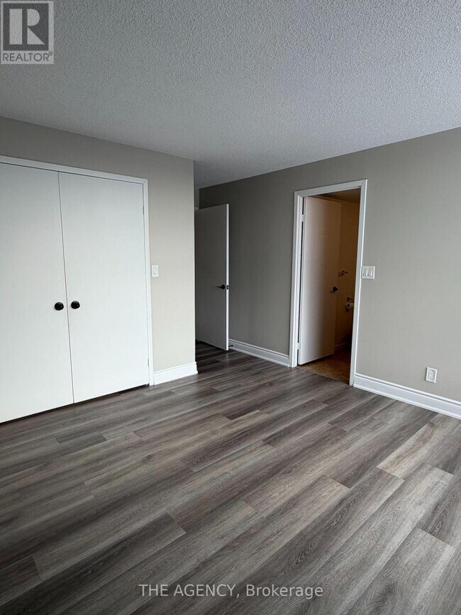 Photo du bâtiment - 90 Dale Ave