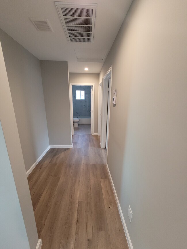 Foto del edificio - 24700 Broad Ave