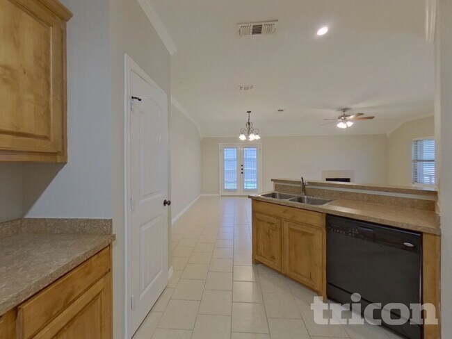Foto del edificio - 825 Rambling Ct