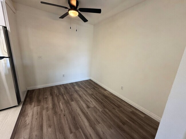 Foto del edificio - 214 Woodland Pkwy