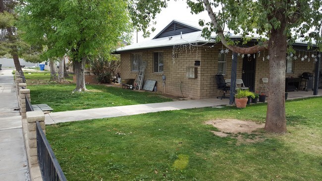 Building Photo - Well Stabilized 4 plex really good condition
