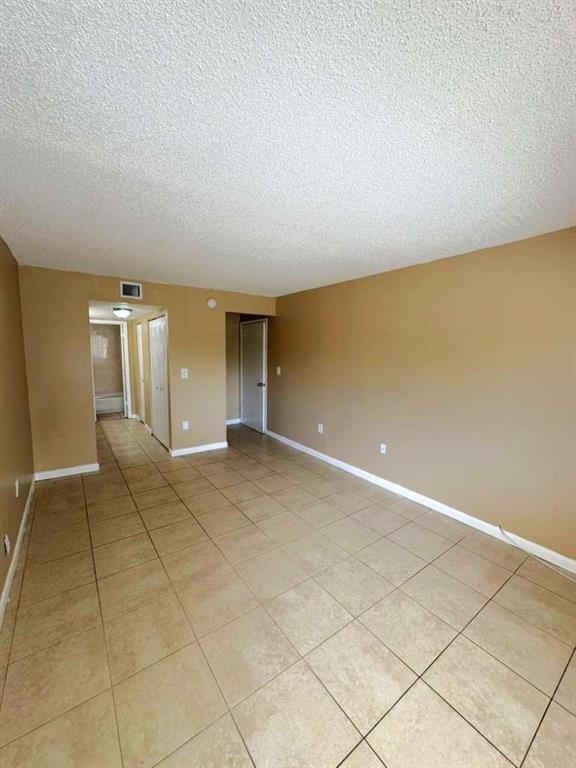 Building Photo - 711 N Pine Island Rd