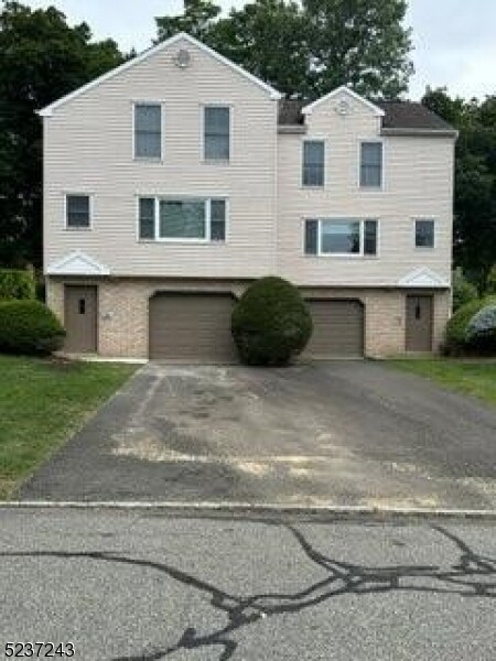 Foto principal - 2 Magnolia Ct