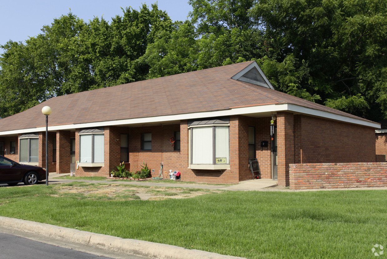 Building Photo - Garden Wall Apartments