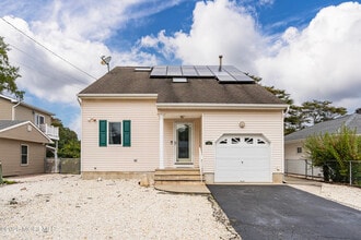 Building Photo - 410 Hemlock Dr
