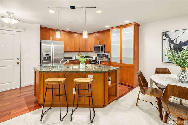 Foto del edificio - Quiet Magnolia condo within walking distan...