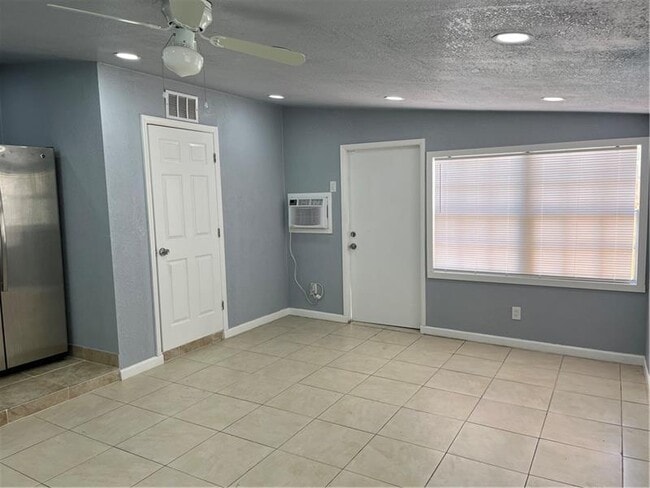 Building Photo - 309 Riverdale Rd