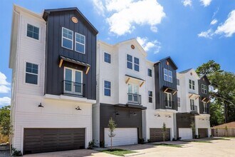 Building Photo - 2828 Versailles Oak Ln