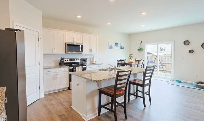 Building Photo - Beautiful 5 Bedroom, 3 Bath Home- New to Rental Market- Short Commute to Ft. Bragg