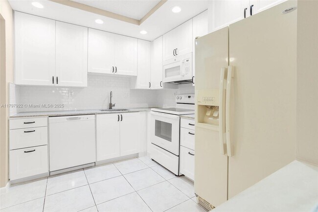 Foto del edificio - 9370 SW 8th St