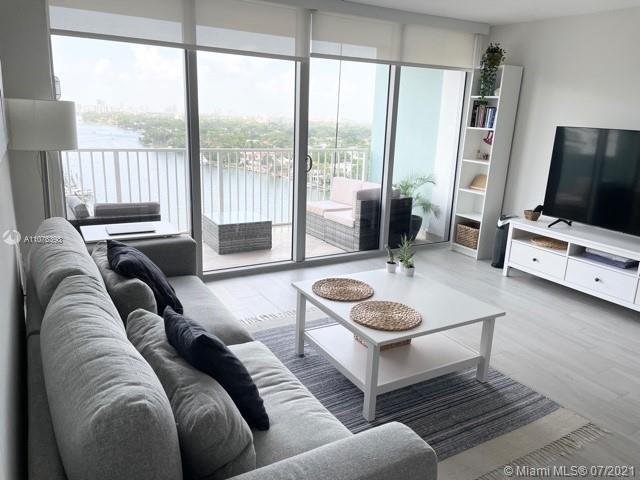 Foto del edificio - 5838 Collins Ave