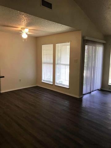 Foto del edificio - 6050 Melody Ln