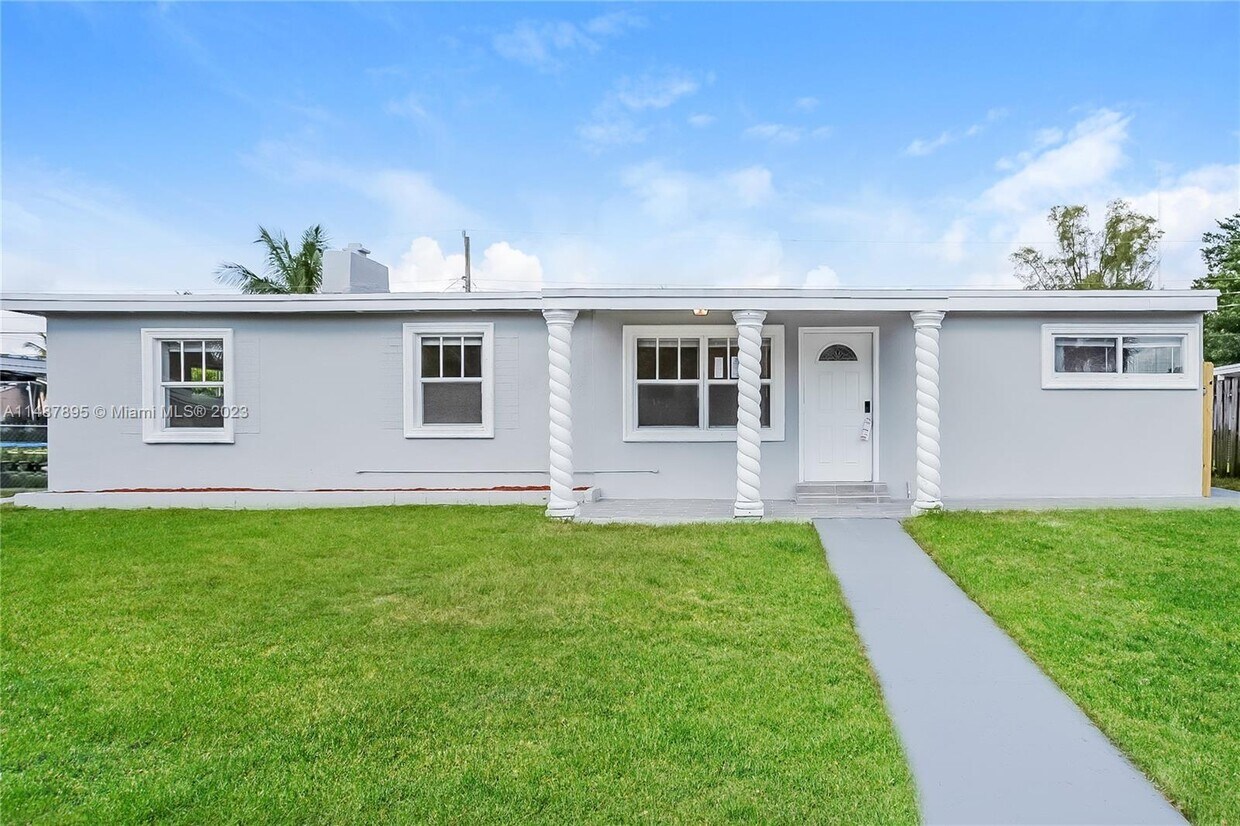 Primary Photo - 3740 SW 44th Ave